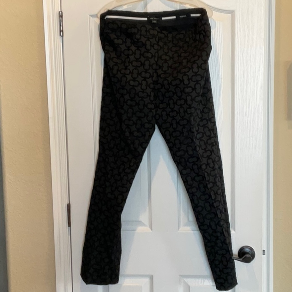 Women’s Ann Taylor Sophia slacks - black patterned